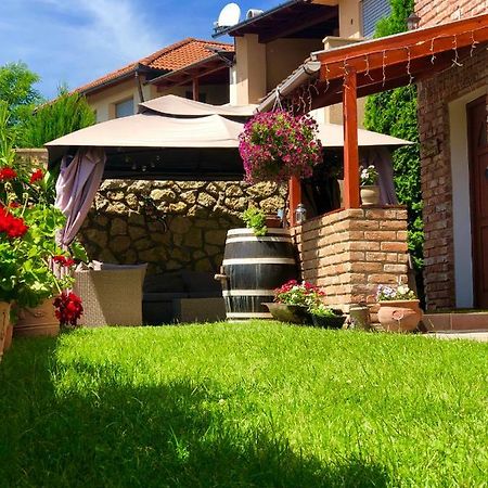 Janicsar Garden Apartman Eger Ngoại thất bức ảnh