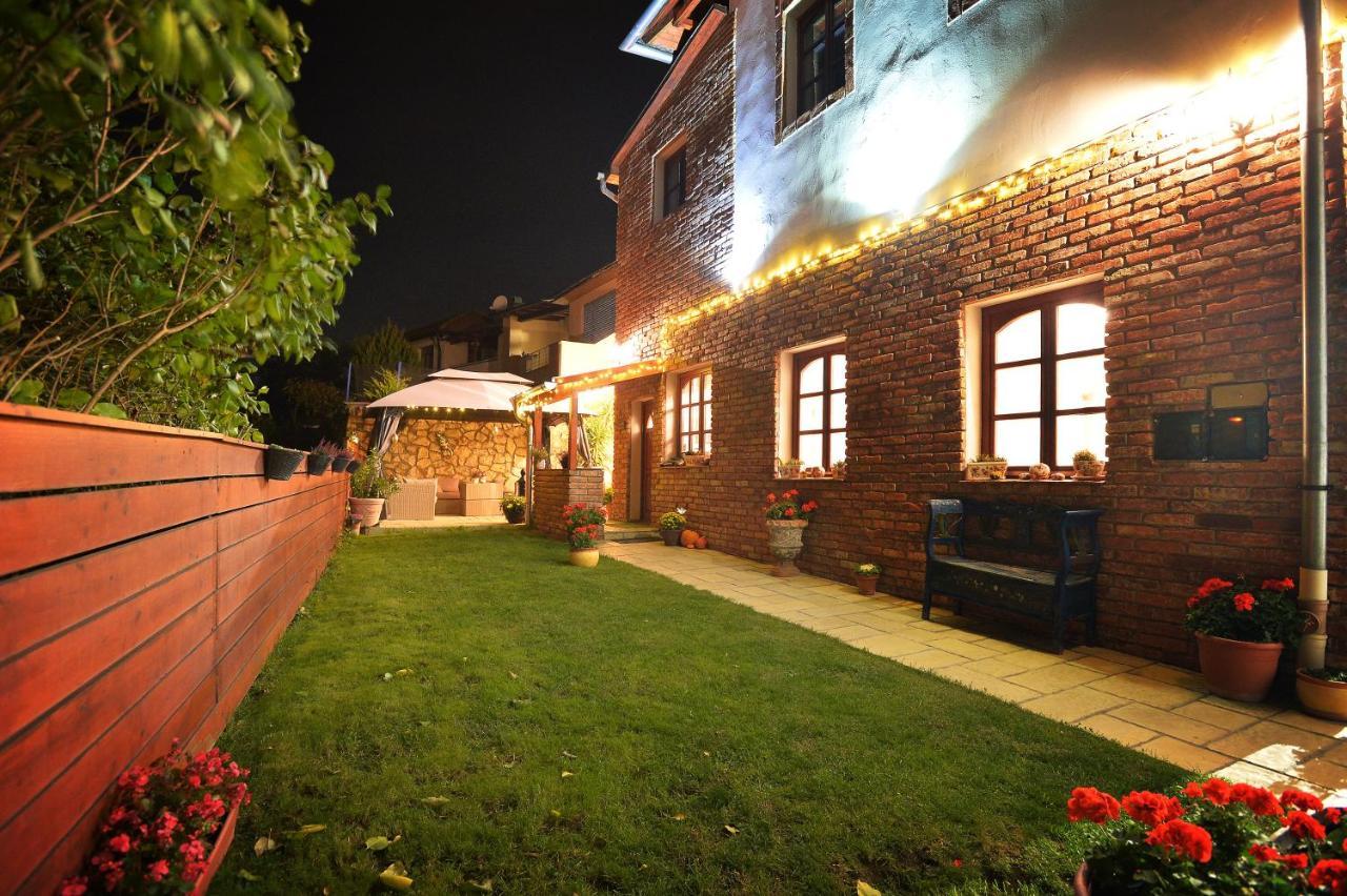 Janicsar Garden Apartman Eger Ngoại thất bức ảnh