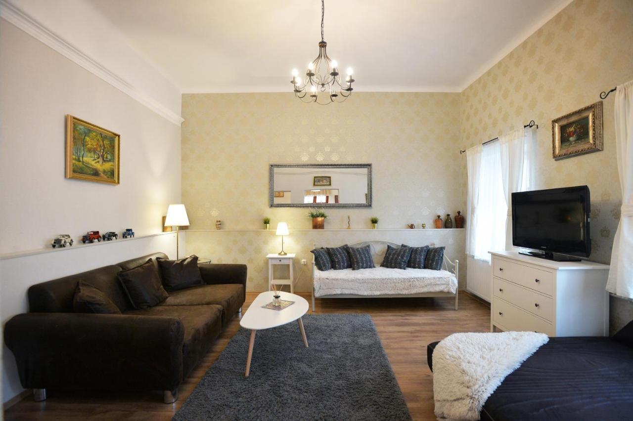 Janicsar Garden Apartman Eger Ngoại thất bức ảnh