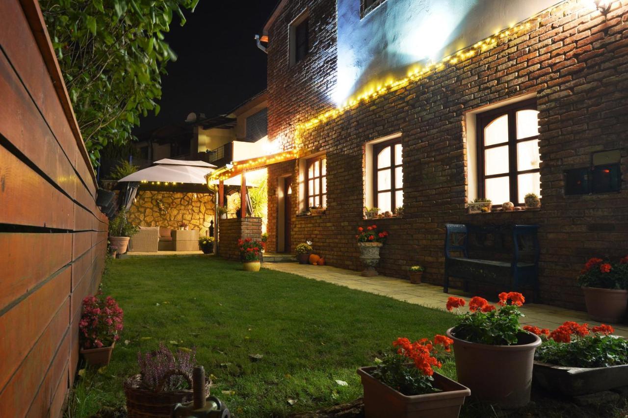 Janicsar Garden Apartman Eger Ngoại thất bức ảnh