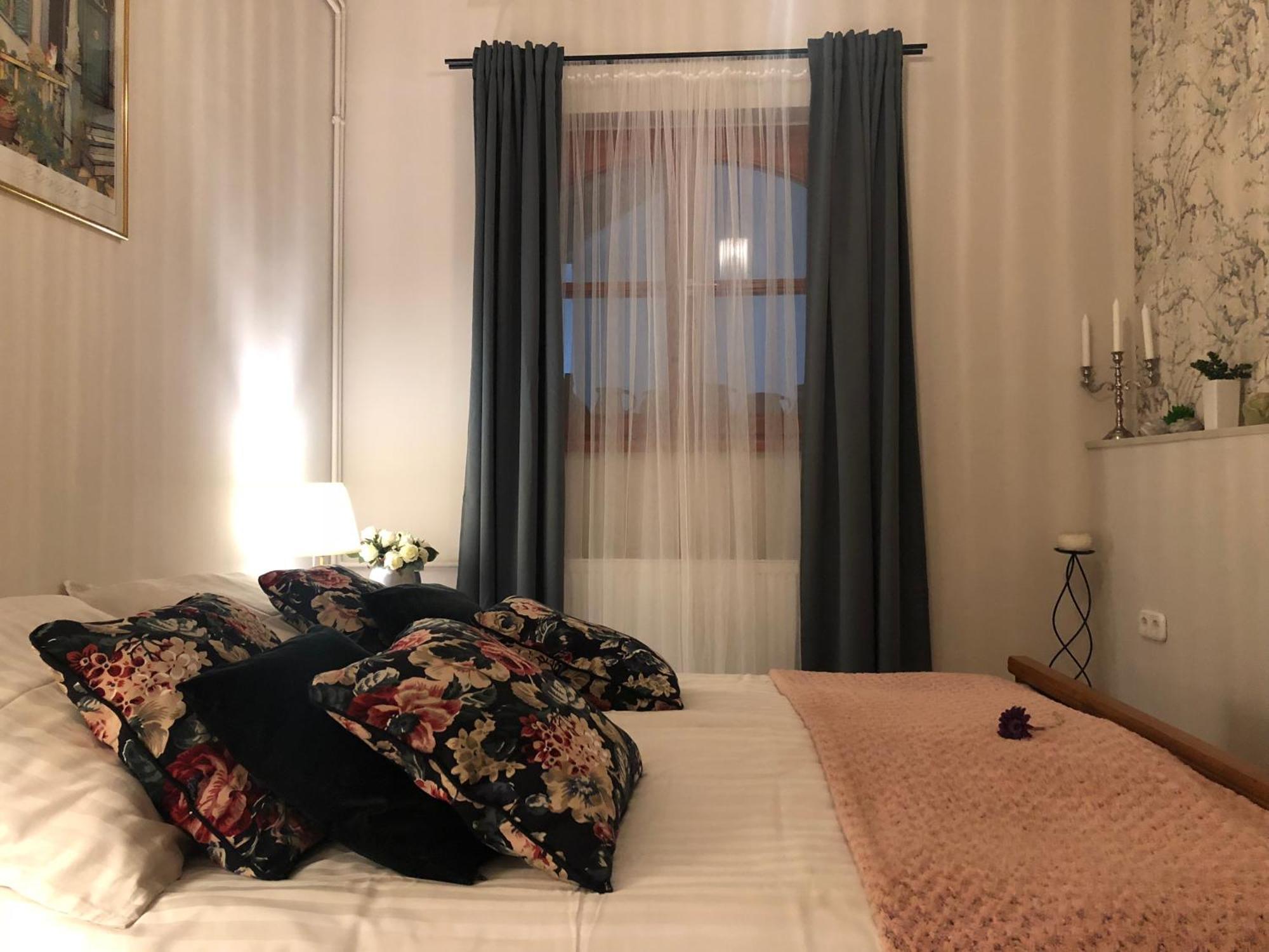 Janicsar Garden Apartman Eger Ngoại thất bức ảnh