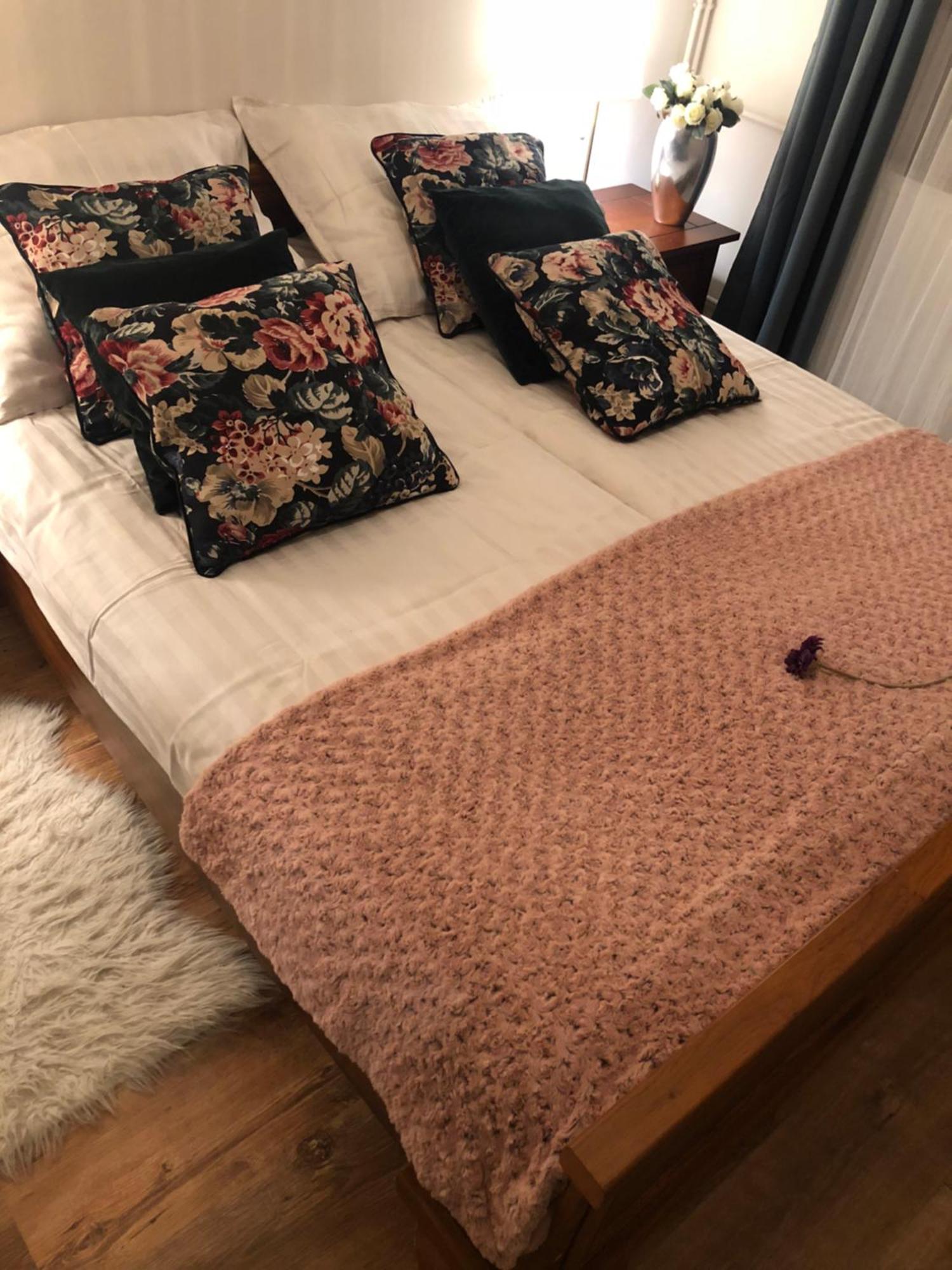 Janicsar Garden Apartman Eger Ngoại thất bức ảnh
