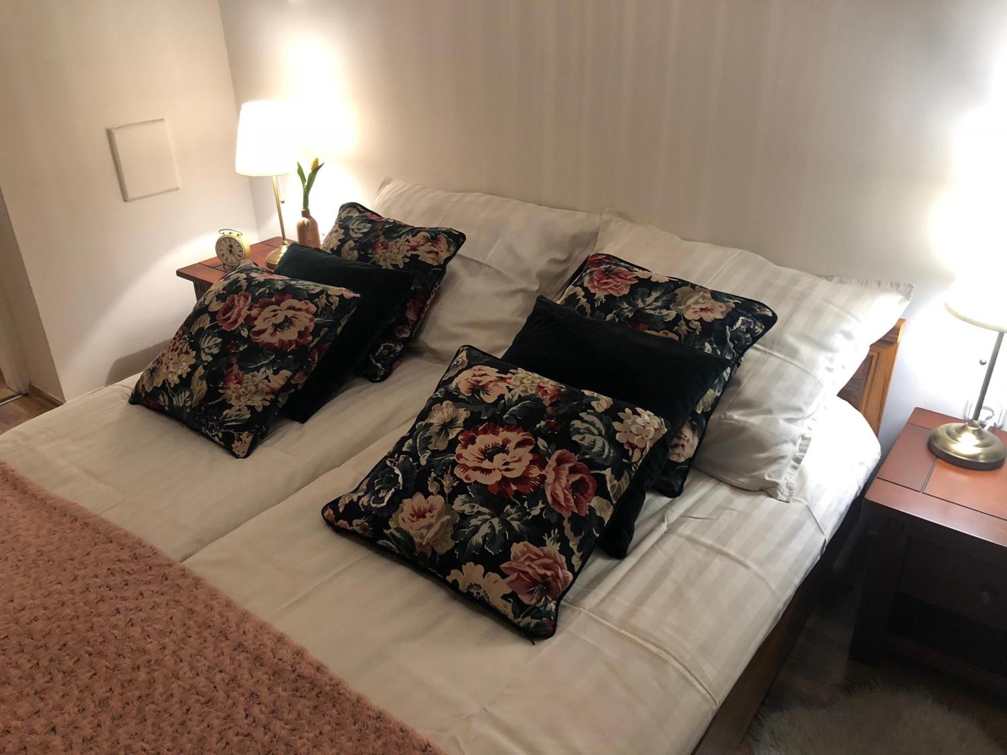 Janicsar Garden Apartman Eger Ngoại thất bức ảnh