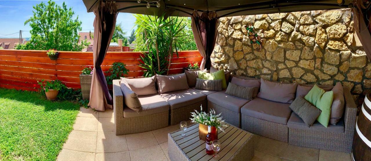 Janicsar Garden Apartman Eger Ngoại thất bức ảnh