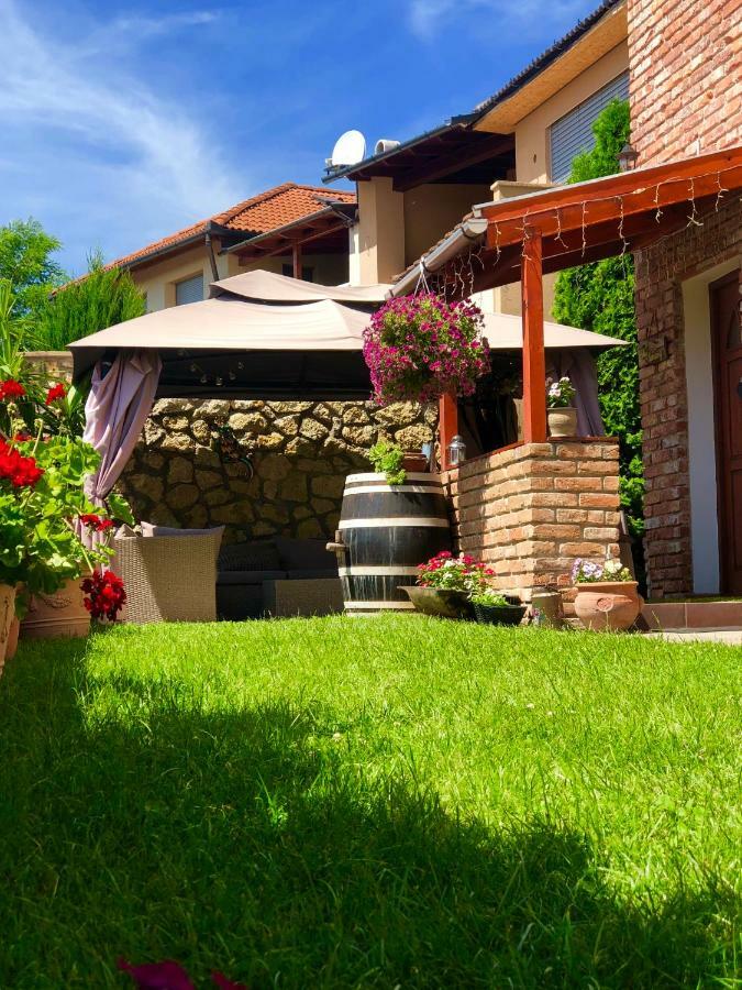 Janicsar Garden Apartman Eger Ngoại thất bức ảnh